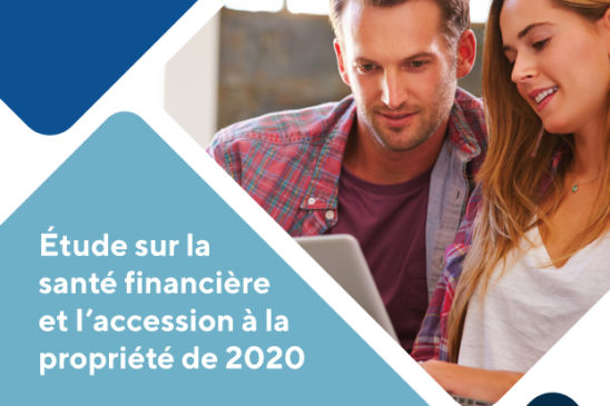 Vignette de l’étude sur l’accession à la propriété et la santé financière de 2020 avec un homme et une femme regardant un ordinateur portable